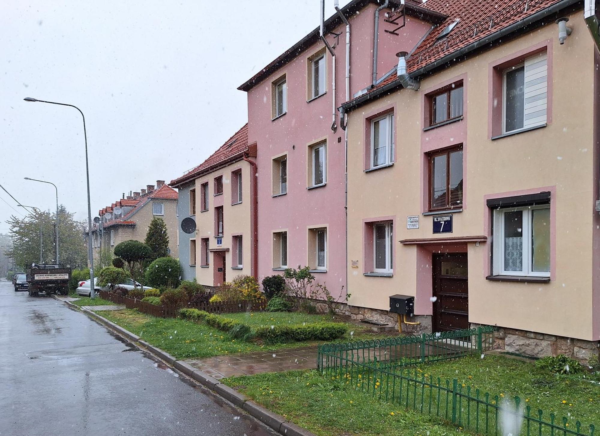 Apartament Pod Chelmcem Wałbrzych Esterno foto
